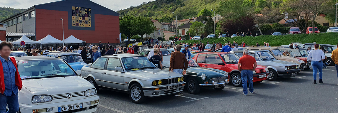 La Ronde des Volcans 2024 à Volvic - rassemblement de véhicules anciens organisé